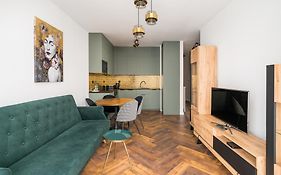 Sage Green Luxury Apartment By Bookinghost